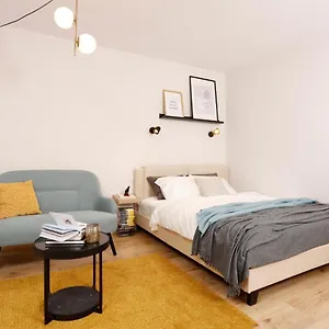Brand New Lovely Near Metro Station Apartament